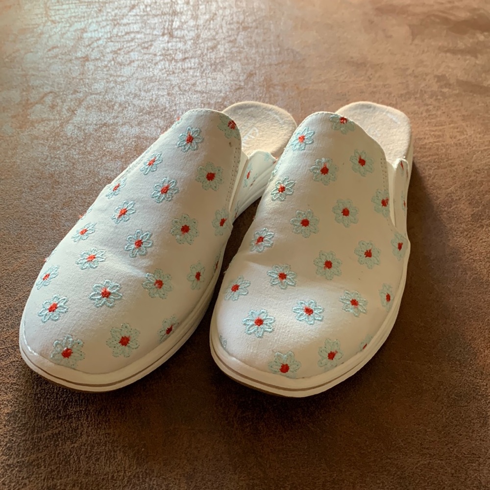 Daisy Clarks Cloudsteppers Slides